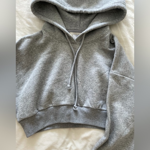 NWOT TNA Grey Cropped Hoody - Picture 6 of 9